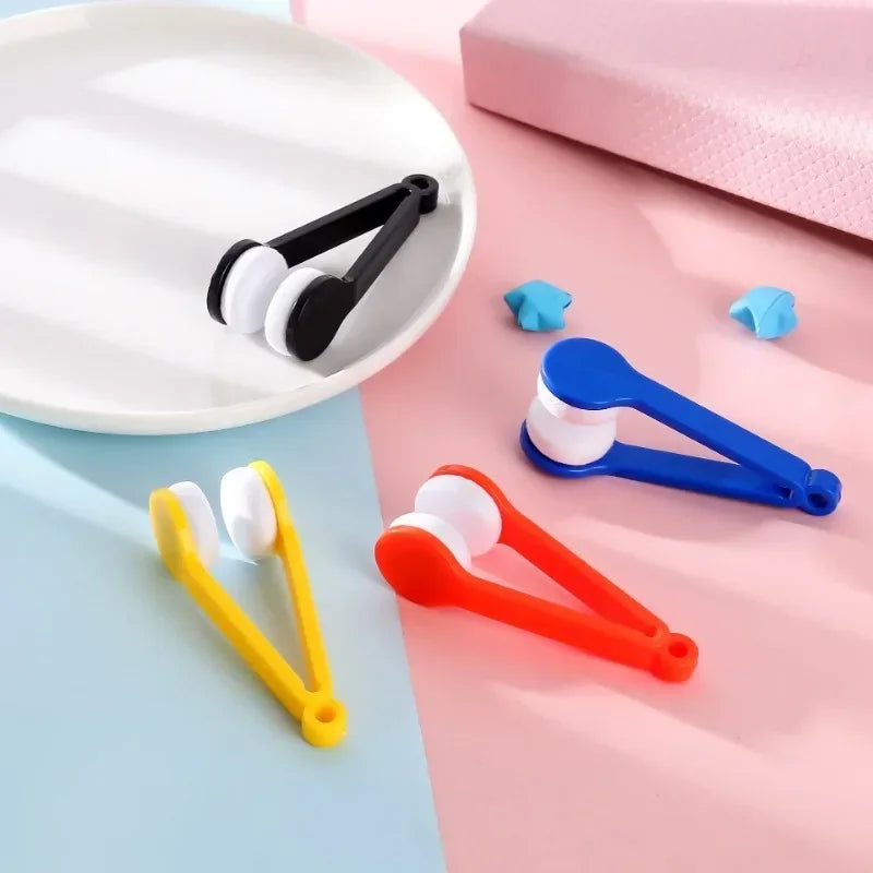 Two-Sided Microfiber Glasses Cleaning Brush